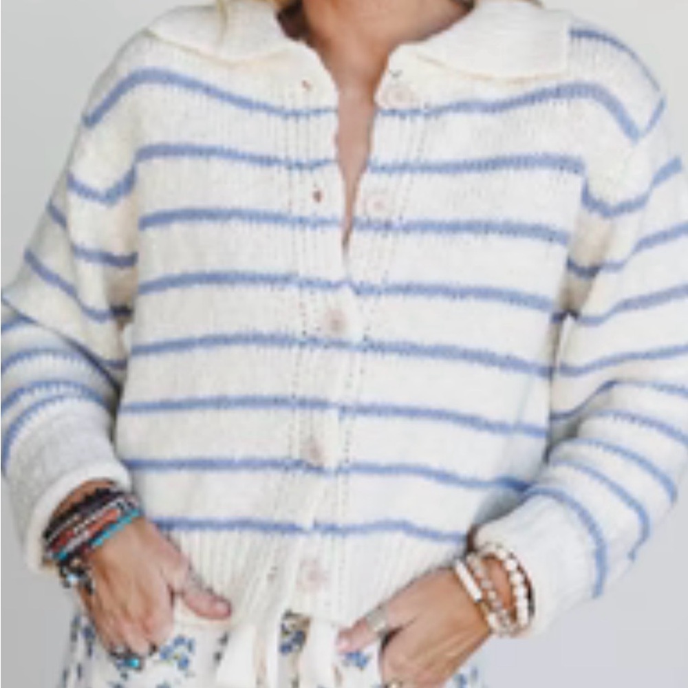 Zenana Outfitters NWOT Blue and Cream Striped Cardigan